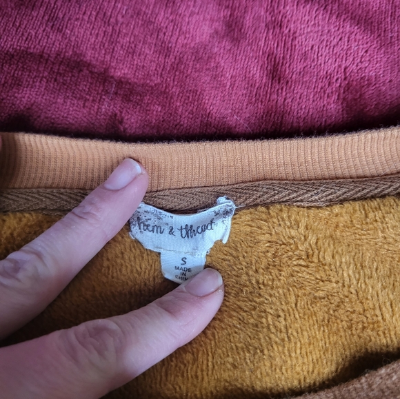 Sweater - Picture 4 of 4